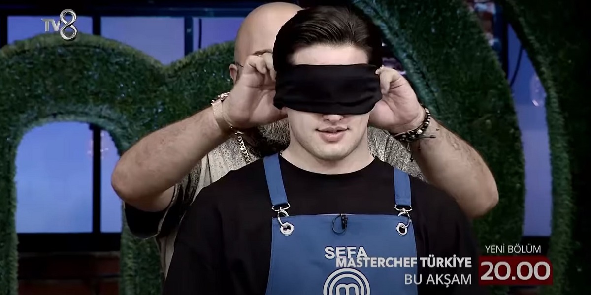 Masterchef Türkiye 27 Ekim Kör Tadım dokunulmazlık oyununu hangi takım kazandı? Çorba yarışmasını Mavi, kırmızı takım mı kazandı?