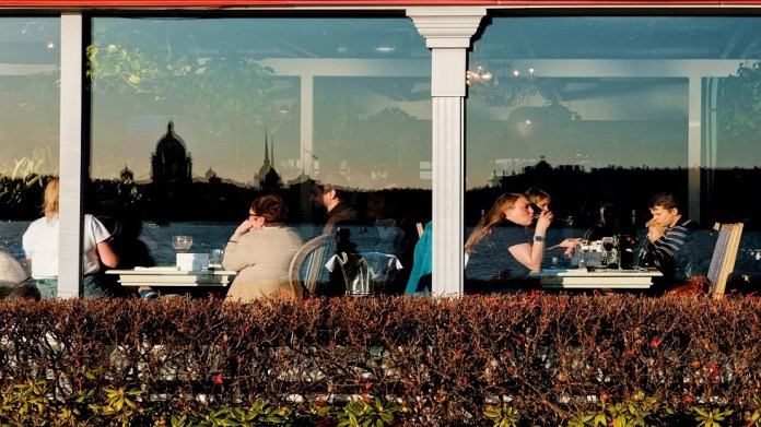 Corona virüsü restoran yemeklerinden bulaşabilir mi?