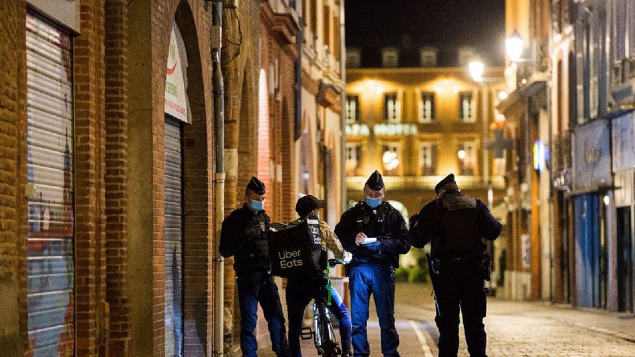 Paris’te ve belki de Île-de-France’da koronavirüse karşı hapis cezasına ek olarak sokağa çıkma yasağı