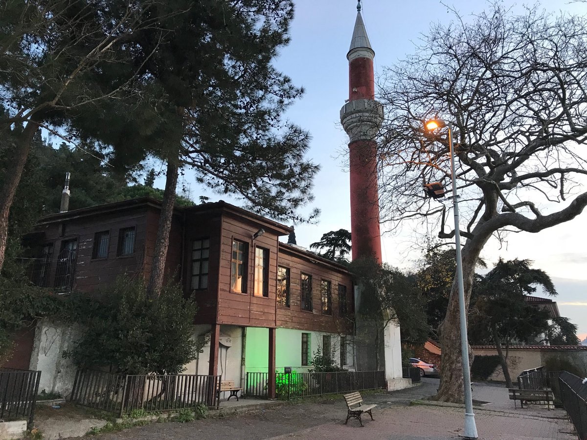 (Yangında zarar gören) Vaniköy Cami-i nerededir? Vaniköy Camisini kim yaptırmıştır? Vani Mehmed Efendi Kimdir, nerelidir?