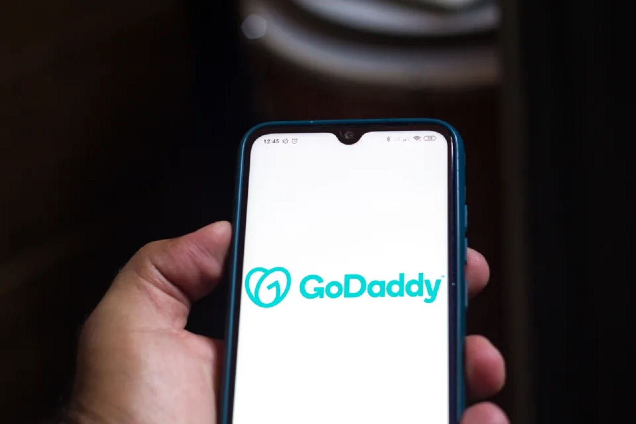 GoDaddy, Kimlik Avı Dolandırıcılığı Testi Olarak Tatil Bonusu E-postası Kullandı ve İnsanlar Mutlu Değil