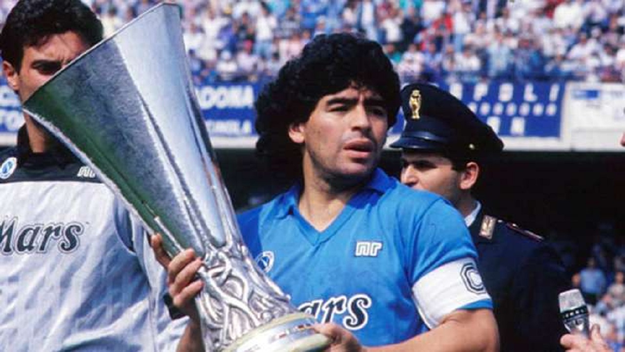 San Paolo stadyumunun adı Diego Maradona’nın onuruna ismi Maradona olarak değiştirildi
