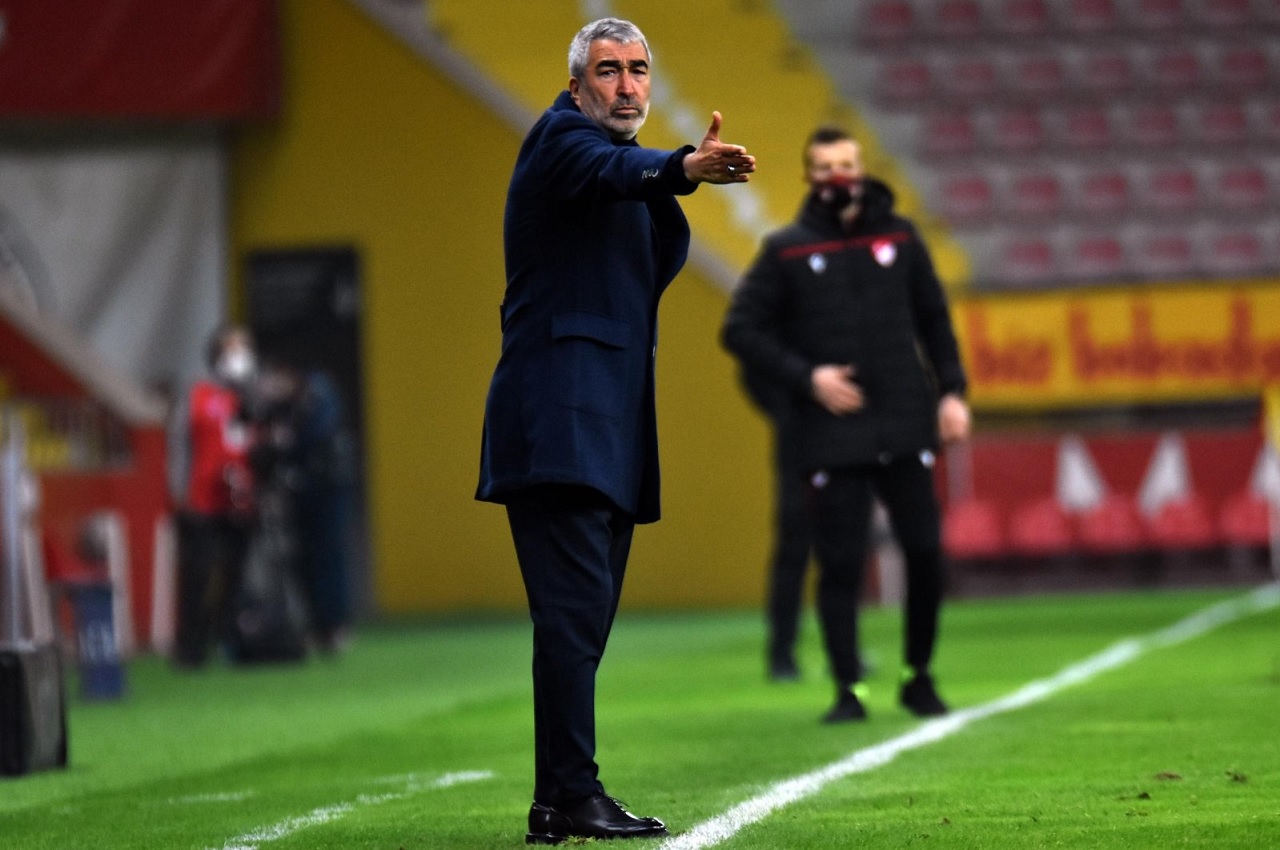 Kayserispor, 9 galibiyetsiz maçın ardından teknik direktör Samet Aybaba ile yollarını ayırdı