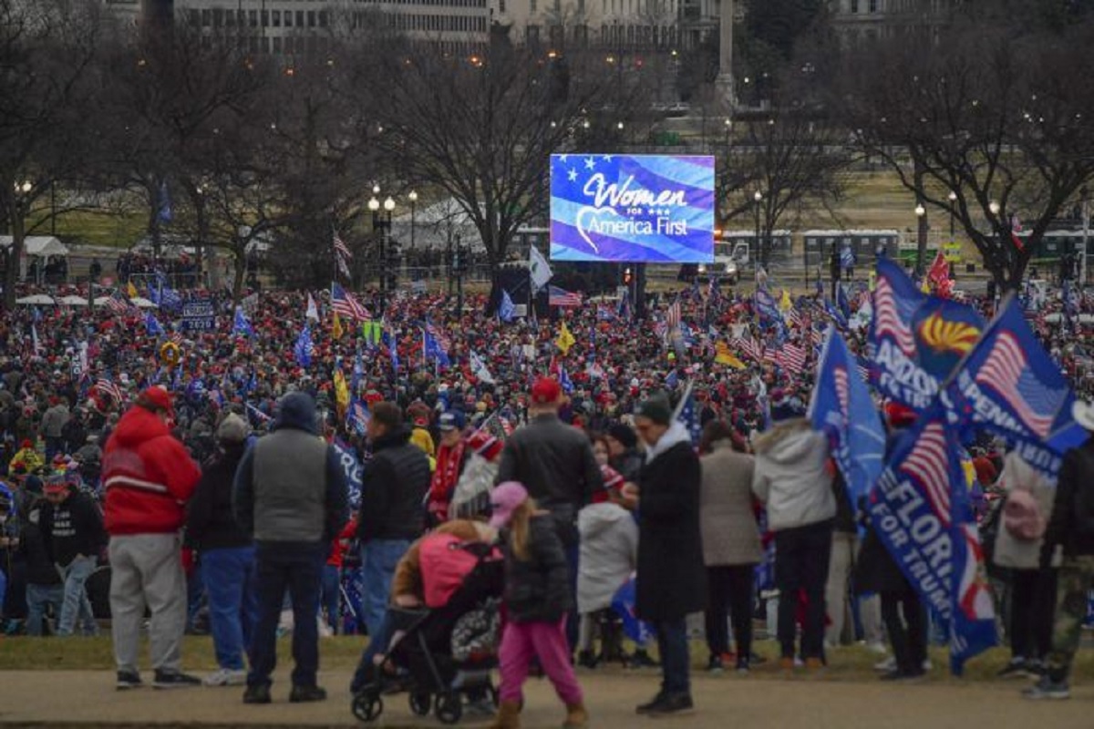 Washington’da binlerce Trump destekçisi güç gösterisi için bir araya geldi