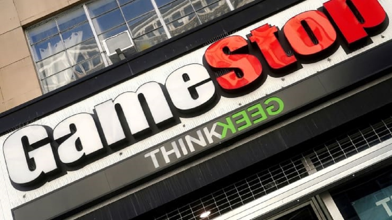 GameStop hisseleri, yönetici karışıklığının ortasında %100’den fazla yükseldi