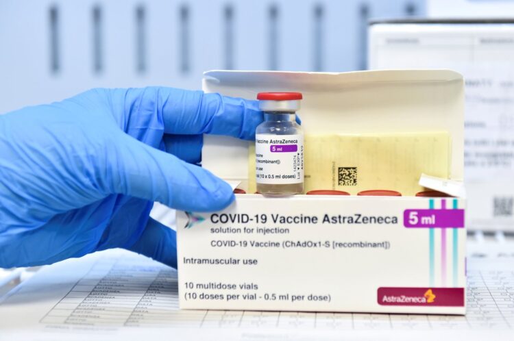 Danimarka, AstraZeneca COVID-19 aşısından sonra 2 kan pıhtısı vakası bildirdi