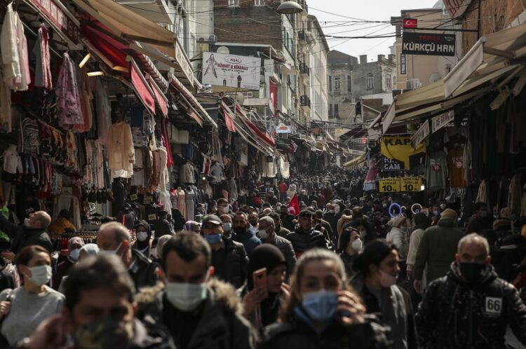 Türkiye’nin COVID-19 vakaları 3.2 milyonu vurdu