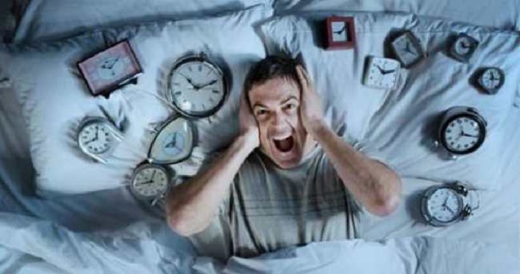 Uyku bozukluğu: gece uyanmak ve tekrar uyuyamamak – bu ipuçları yardımcı olacaktır