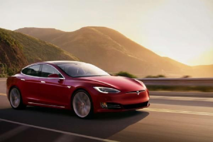 Bir Yıl Önce Tesla Hisse Senedine 1.000 Dolar Yatırmış Olsaydınız, Şimdi Ne Kadar Yapardınız