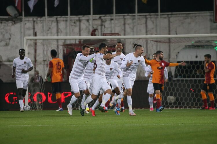Galatasaray’ın şampiyonluk yolunda 10 kişilik Hatayspor’dan 3-0 darbe aldı