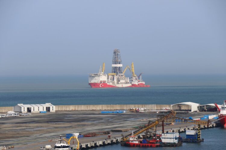 Türk sondaj gemisi Fatih, Karadeniz’de yeni bir yer için yola çıktı
