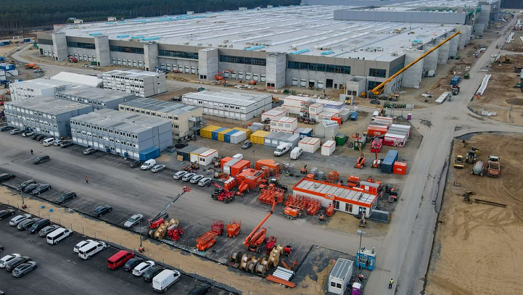 Grünheide’de fabrika inşaatı, Alman bürokrasisi Tesla için “göze batan bir sorun”