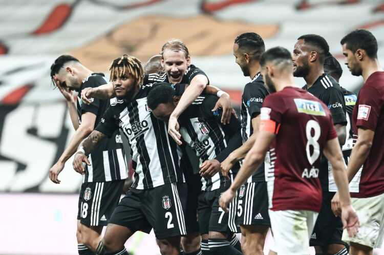 Larin’in 4’ü Hatayspor’u 7-0 geride bırakırken Türkiye şampiyonluğuna yakın takım Beşiktaş