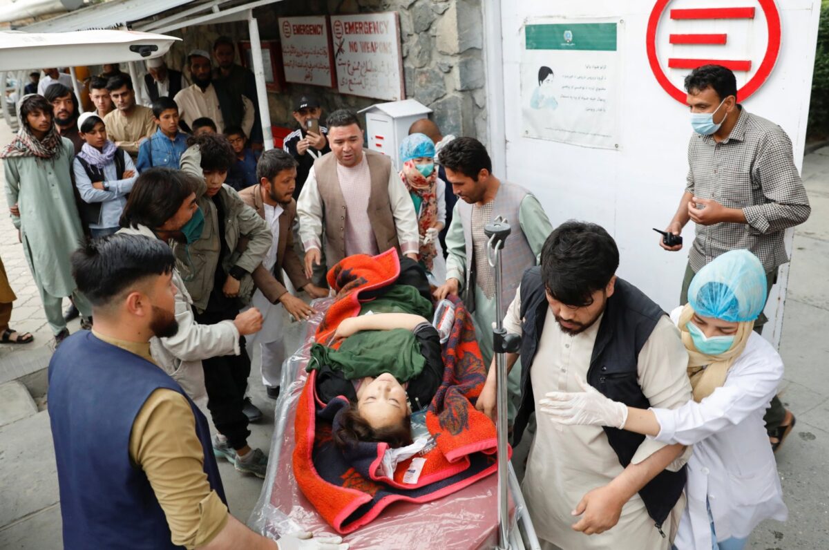 Afganistan’ın başkenti Kabil’de okul yakınlarında bomba en az 25 kişiyi öldürdü
