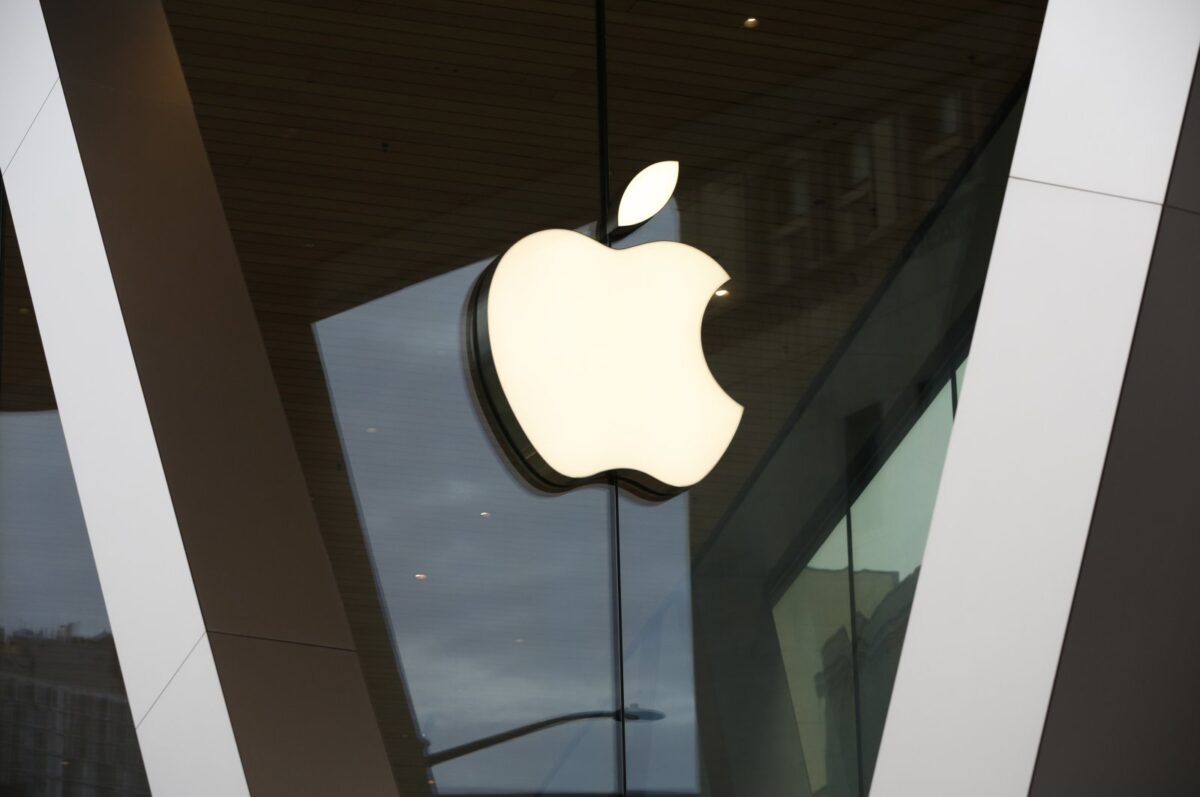 Apple, uygulamalar için aşırı ücret talep etmekle suçlanan İngiltere davasıyla karşı karşıya