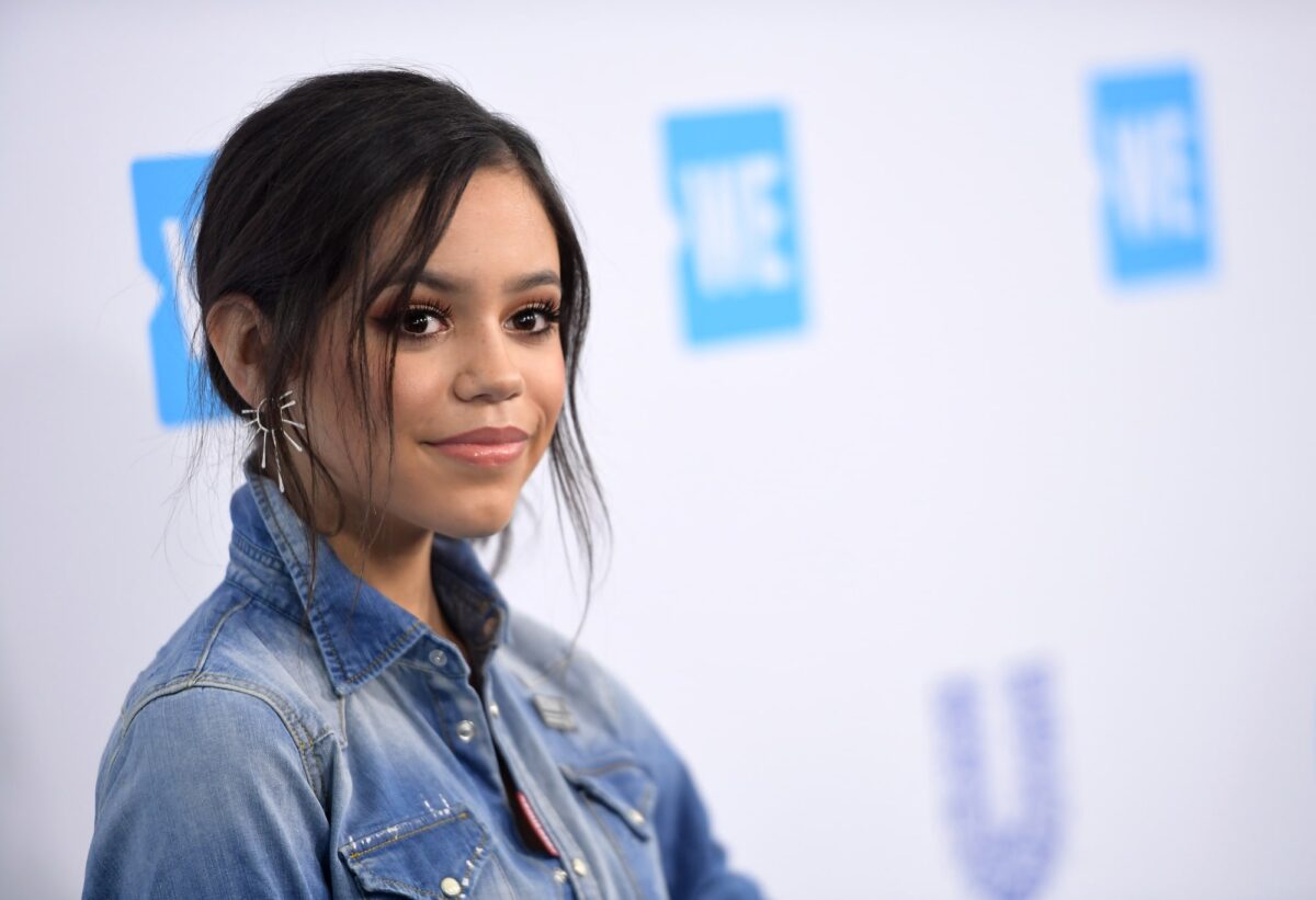 Jenna Ortega’nın Netflix’teki canlı aksiyon dizisinde Wednesday Addams rolünü üstleniyorsunuz