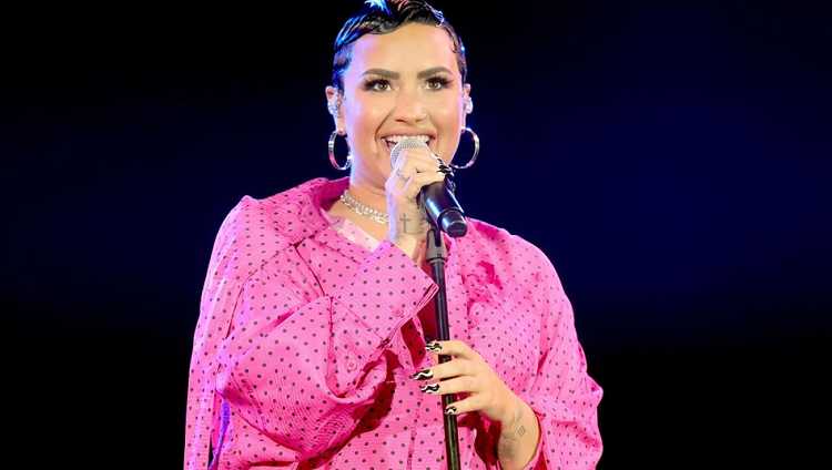 Pop Yıldızı Demi Lovato Artık İkili Olmayan Birisi Tanımlıyor