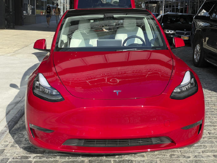 Tesla Model 3, İngiltere’de en çok satan otomobil seçildi