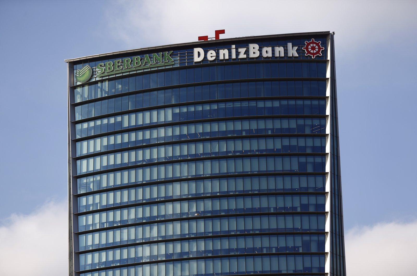 Türk kredi kuruluşu DenizBank, Rus Mir ödemelerini durdurmak için İş Bankası’na katıldı