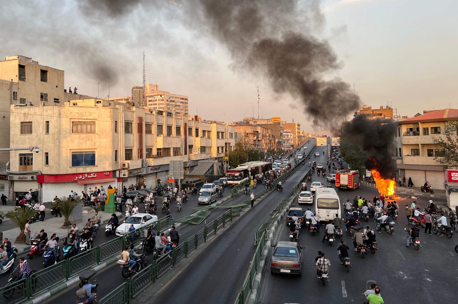 Göstericiler baskıya meydan okurken İran genelinde protestolar öfkeleniyor