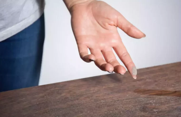 Bu süper güçlü karışımla artık mobilyalarınıza toz yapışmasına son