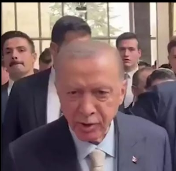 bir gazetecinin yönelttiği