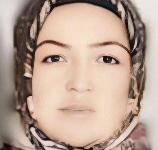 Melek 43 yaşında bir anne