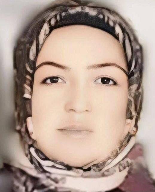 Melek 43 yaşında bir anne