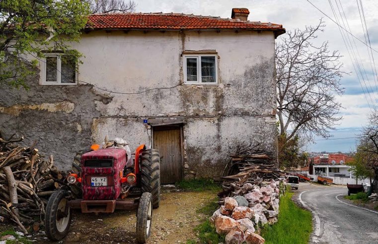 Köyün muhtarı