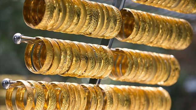 Altında Büyük dalga geliyor