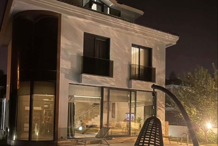 Evet boşanıyorum çünkü evlendigimden bugüne kadar