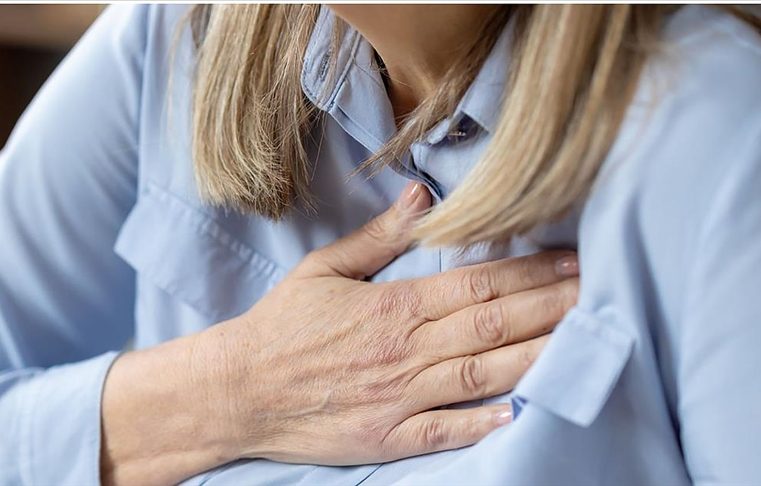 Kalp Krizi Sandım Ama Değilmiş: Panik Atak Belirtileri (Uzmanlar Uyarıyor)