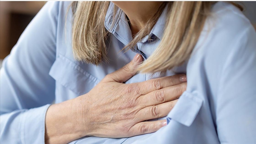 Kalp Krizi Sandım Ama Değilmiş: Panik Atak Belirtileri (Uzmanlar Uyarıyor)