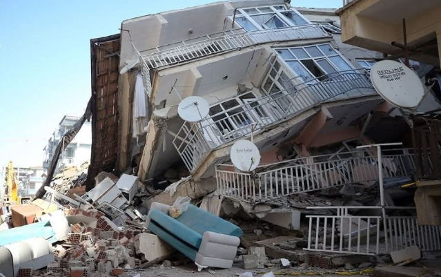 Büyük Ölçekte Az önce Oldu