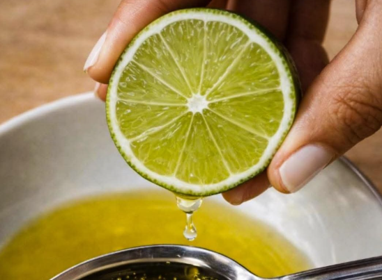 Limon suyu ile bir çay kaşığı zeytinyağı alın ve bana sonsuza kadar teşekkür edeceksiniz