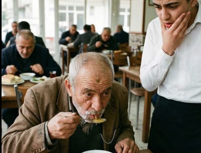 Yaşlı Adam Her Gün Aynı Masada Tek Başına Yemek Yiyordu