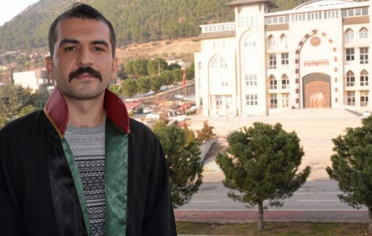 Adı yüzünden işini yapamıyor