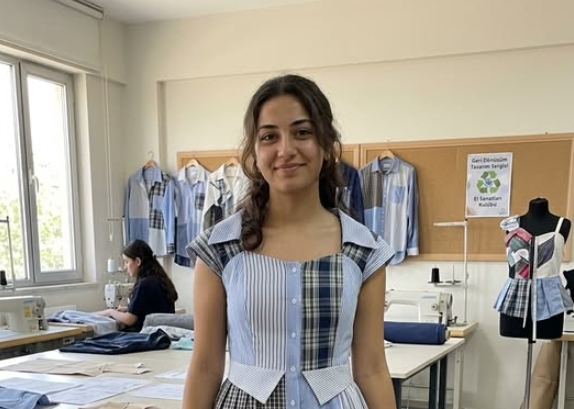 Babamın anısına, onun gömleklerinden bir elbise diktim