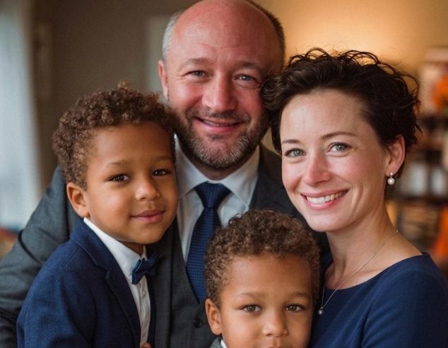 Kocam aylarca beni 4 yaşında ikiz erkek çocukları evlat edinmeye zorladı