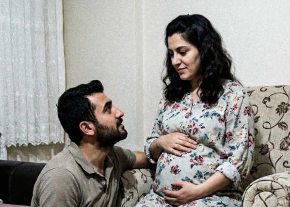 Kocamın En Yakın Arkadaşımın Hamile Karnına Fısıldadığı