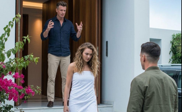 Kocam, kayınvalidemle birlikte yaşamayı reddettiğim için beni havluya sarıp sokağa attı