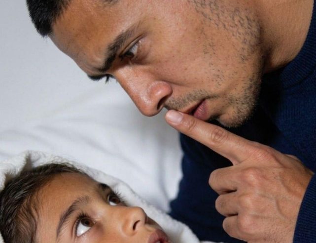 8 yaşındaki kızınız fısıldayarak Annem sana söylemememi söyledi