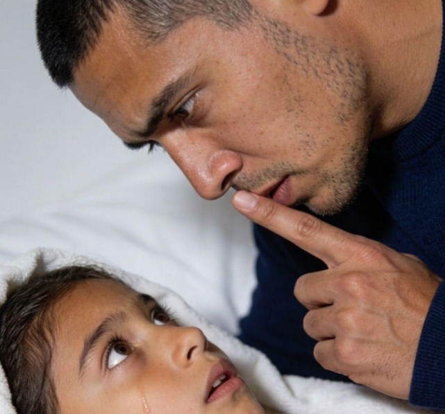 8 yaşındaki kızınız fısıldayarak Annem sana söylemememi söyledi