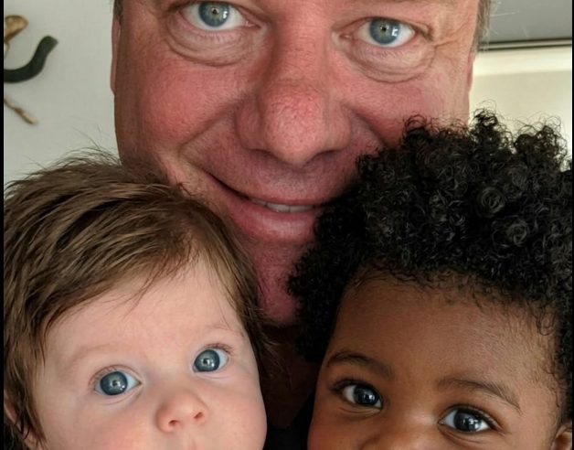 Eşim farklı ten renklerine sahip ikizler dünyaya getirdi